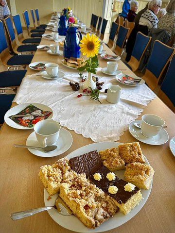 Kaffee und Kuchen im DGH Sunstedt