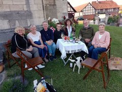Kunst in Sunstedt: 3. von rechts ist der Künstler Gregor Kieseritzky